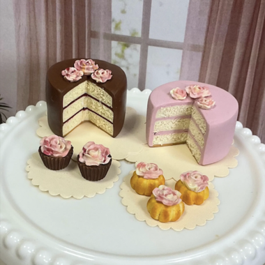 Miniature 1:6 scale Cakes and Cupcakes for Fashion Doll Scenes